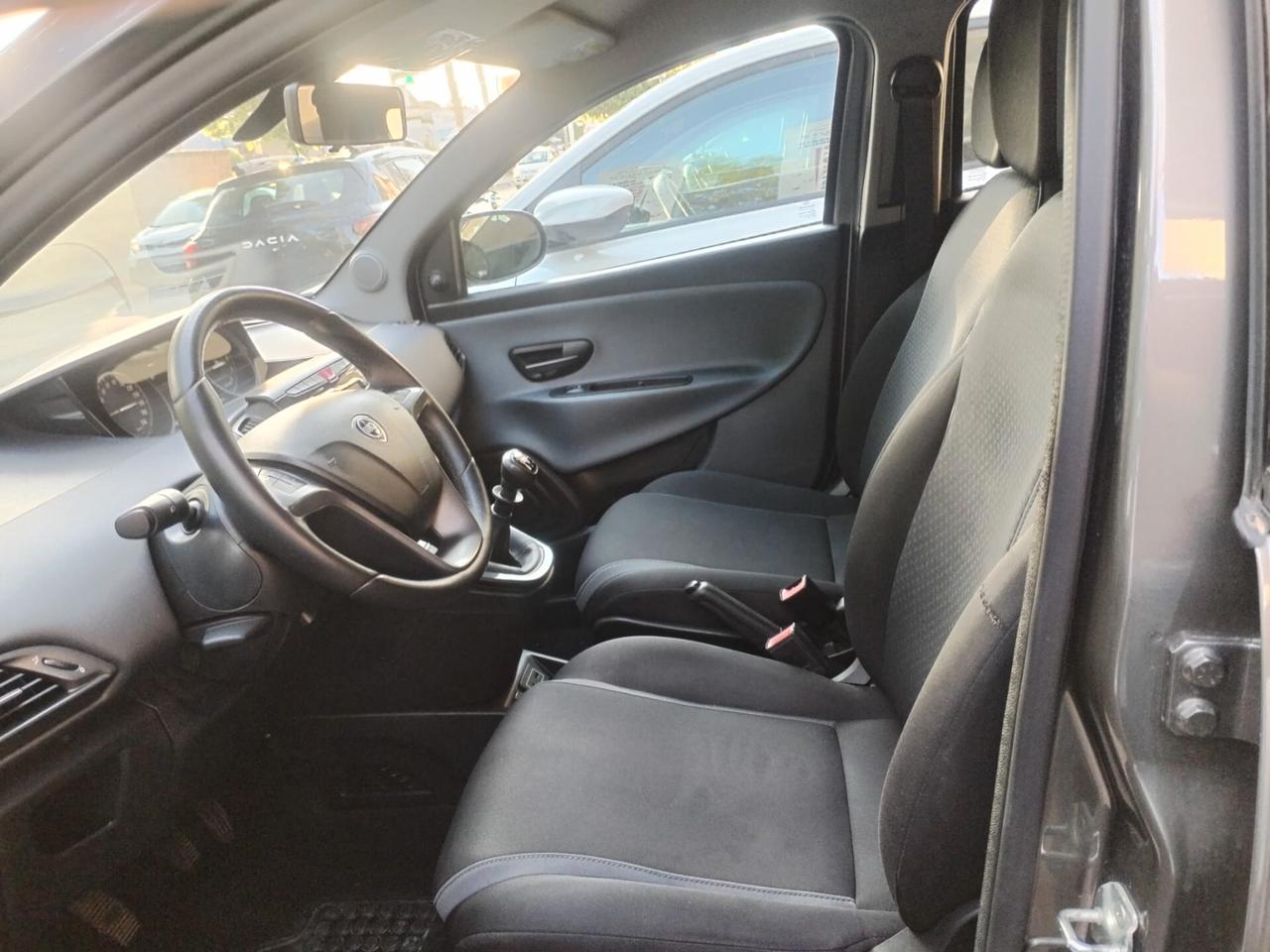 Lancia Ypsilon 1.2 69 CV 5 porte GPL Ecochic Silver