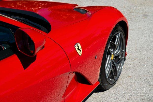 Ferrari 812 Superfast 800 cv 25.000 km UNICOPRO -