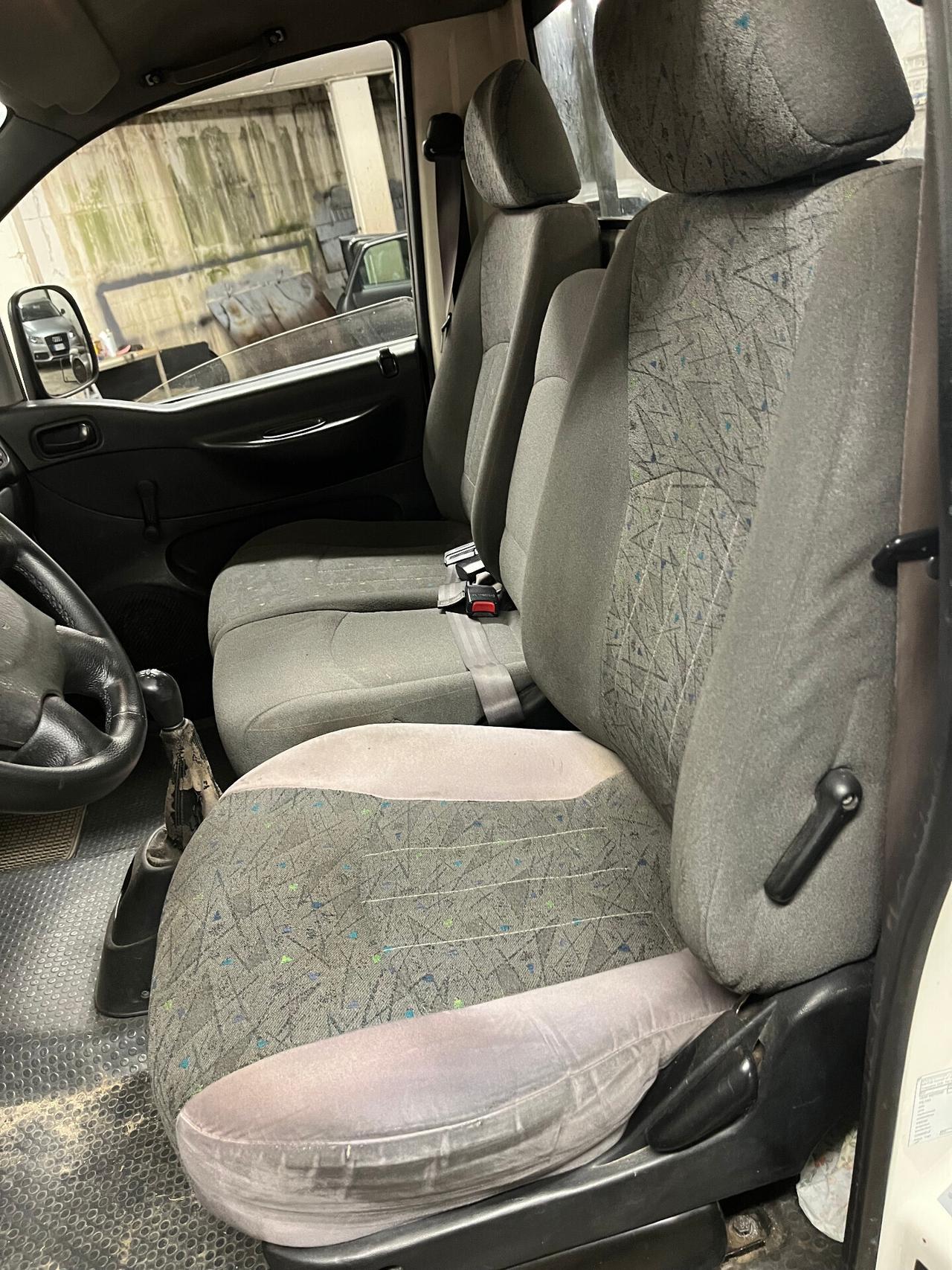 HYUNDAI H1 2.5 CRDi - AUTOCARRO 3 POSTI - CASSONE FISSO - PORTATA 1.495 KG. - MOTORE REVISIONATO