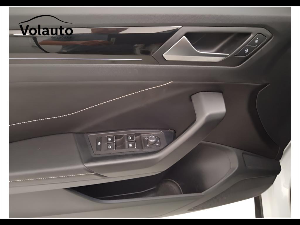 VOLKSWAGEN T-Roc 2022 - T-Roc 1.0 tsi R-Line 110cv