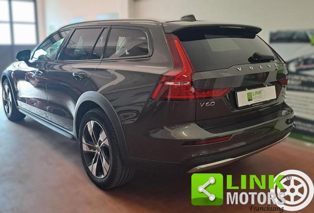 VOLVO V60 Cross Country 2.0 B4 D 211H 195 MHEV HYBRID PLUS AWD AUTOMATICA