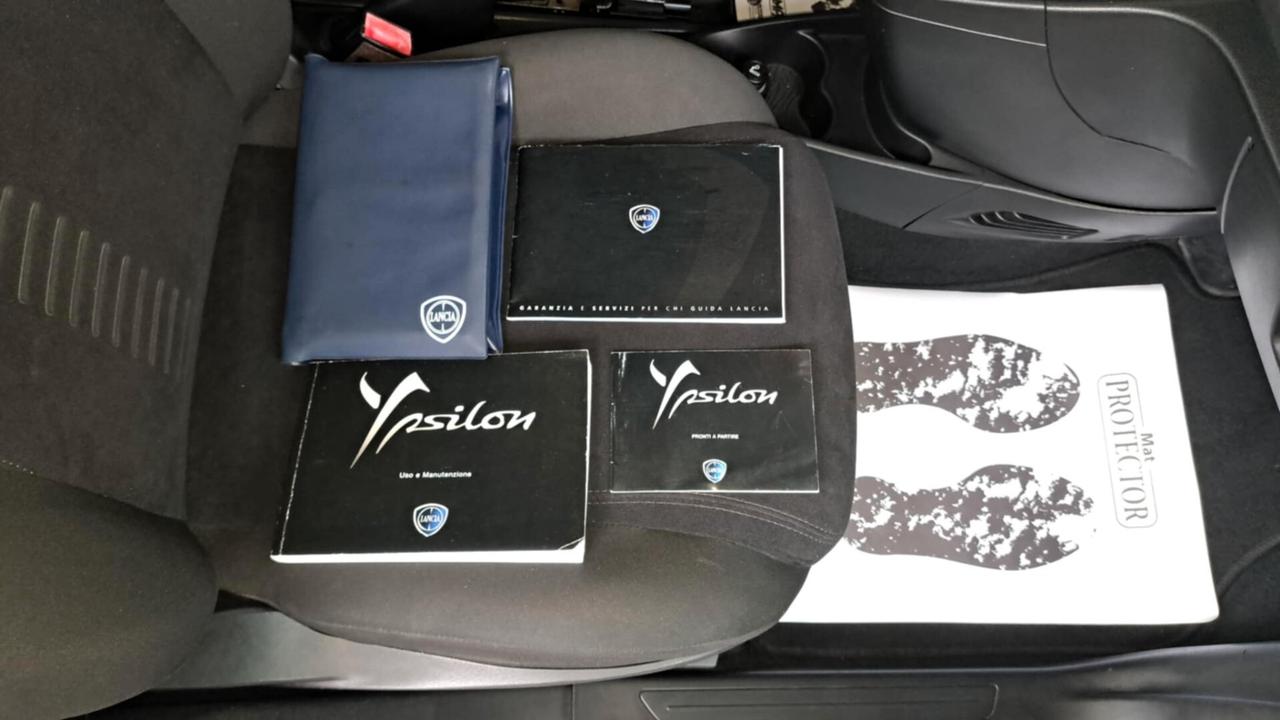 Lancia Ypsilon 1.2 69 CV 5 porte S&S Silver