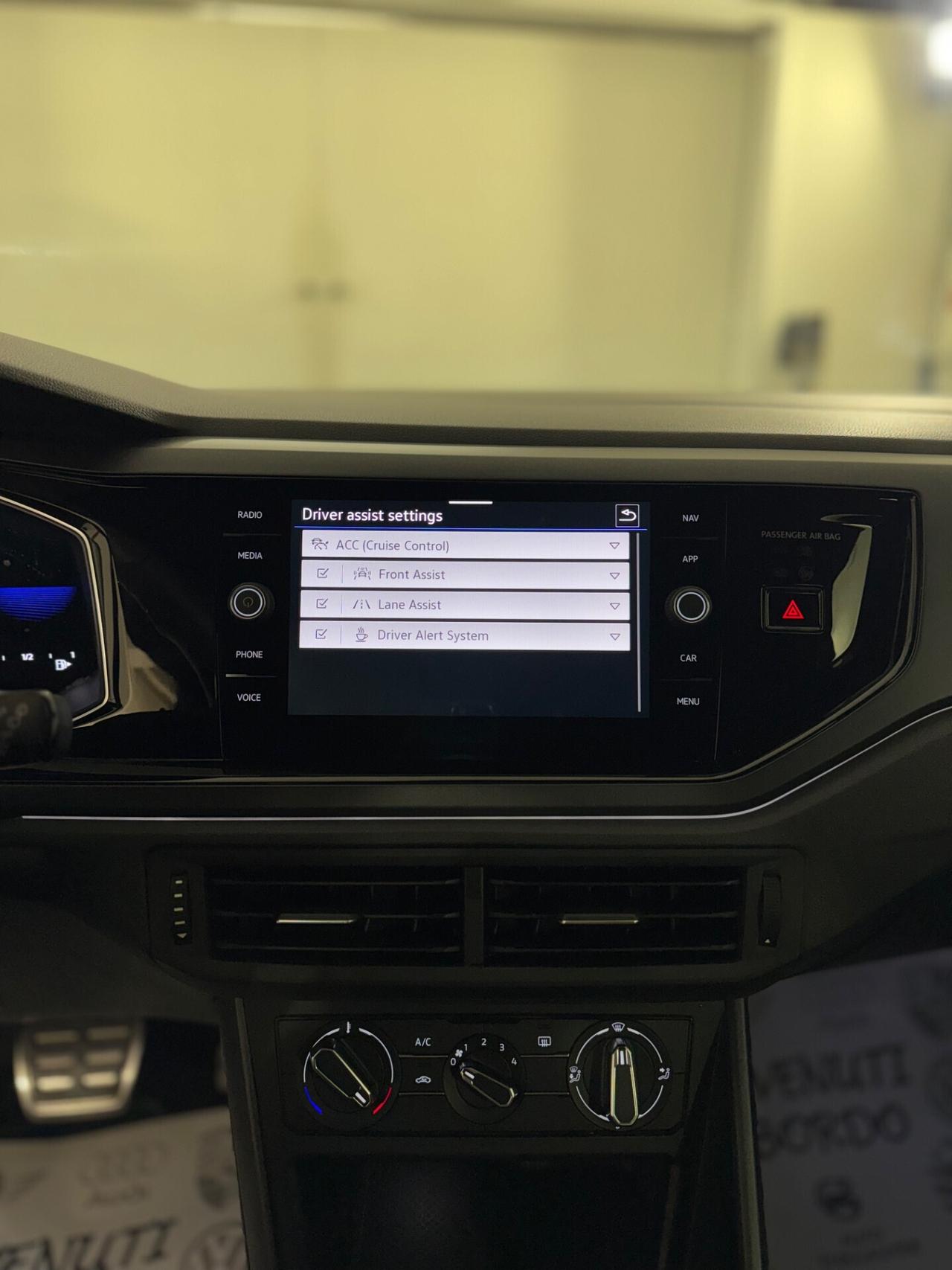 Volkswagen Polo 1.0 TSI DSG R-Line*SOLO 28.000 KM*