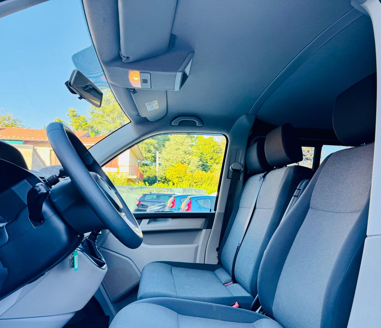 Volkswagen Transporter 2.0 TDI Van 6 Posti