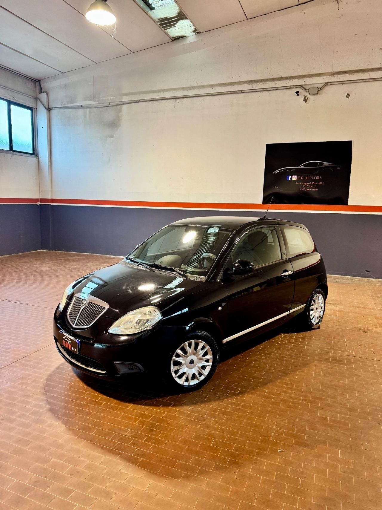 Lancia Ypsilon 1.2 69 CV Unyca