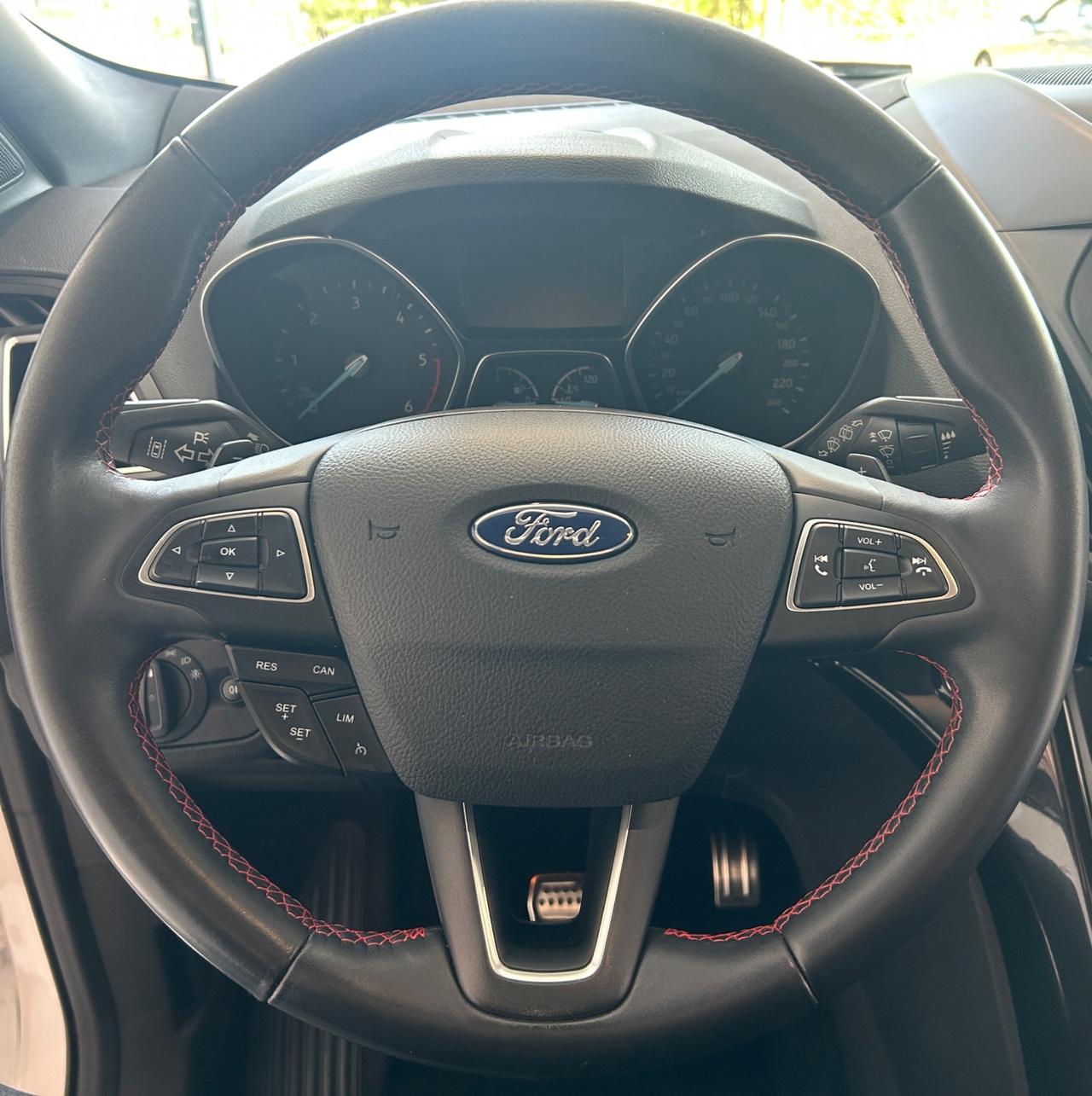Ford Kuga 2.0 TDCI 180 CV 4WD Powershift ST-Line