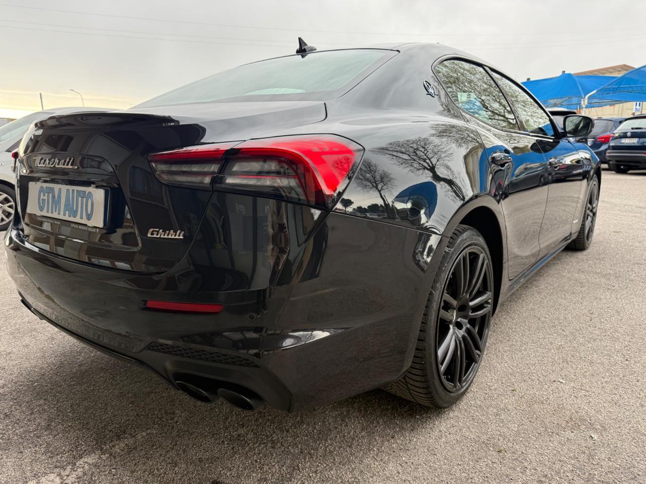 Maserati Ghibli L4 330 CV MHEV Gransport