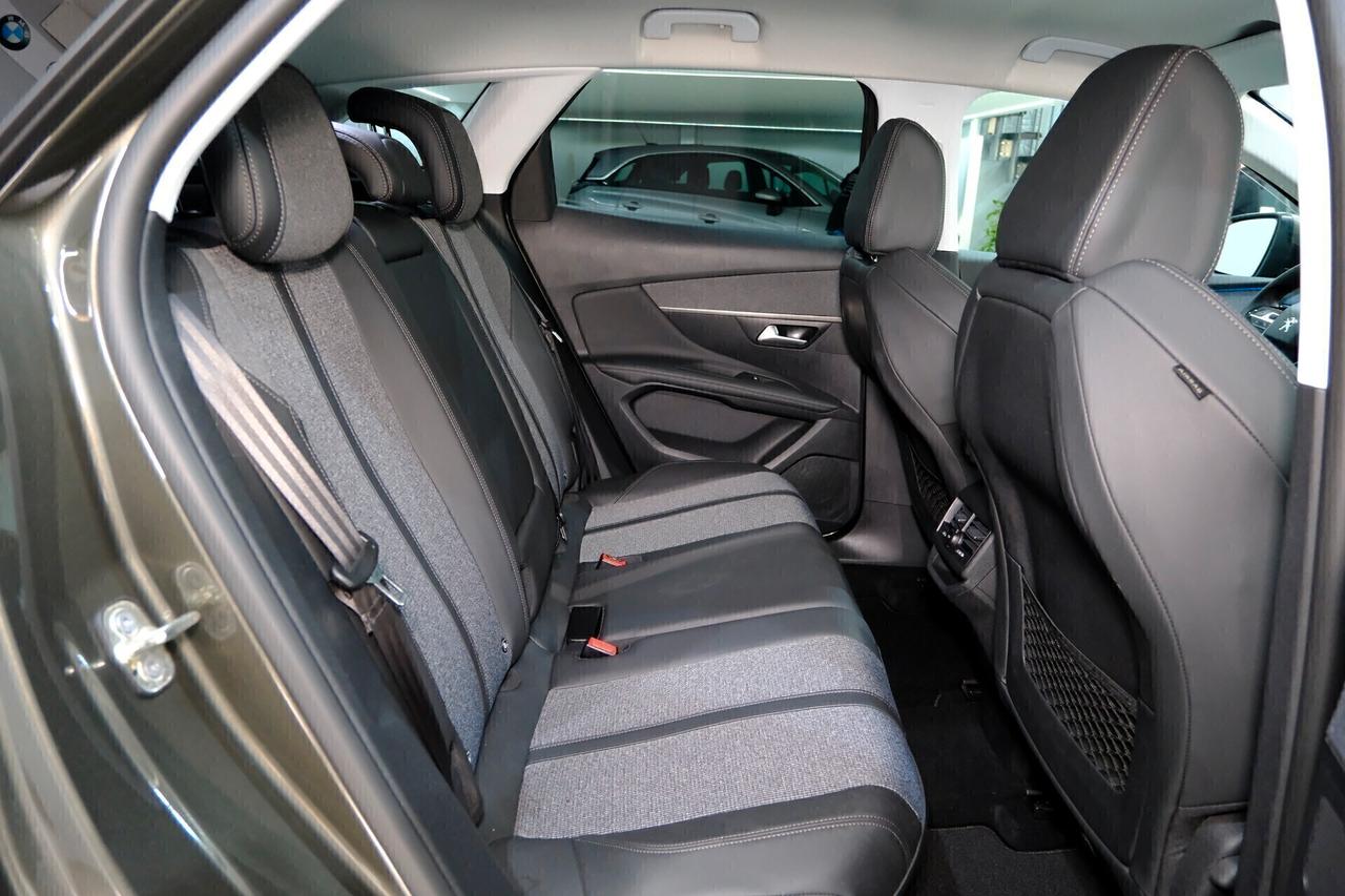 Peugeot 3008 ALLURE 12oo T 130cv COCKPIT LED e NAV