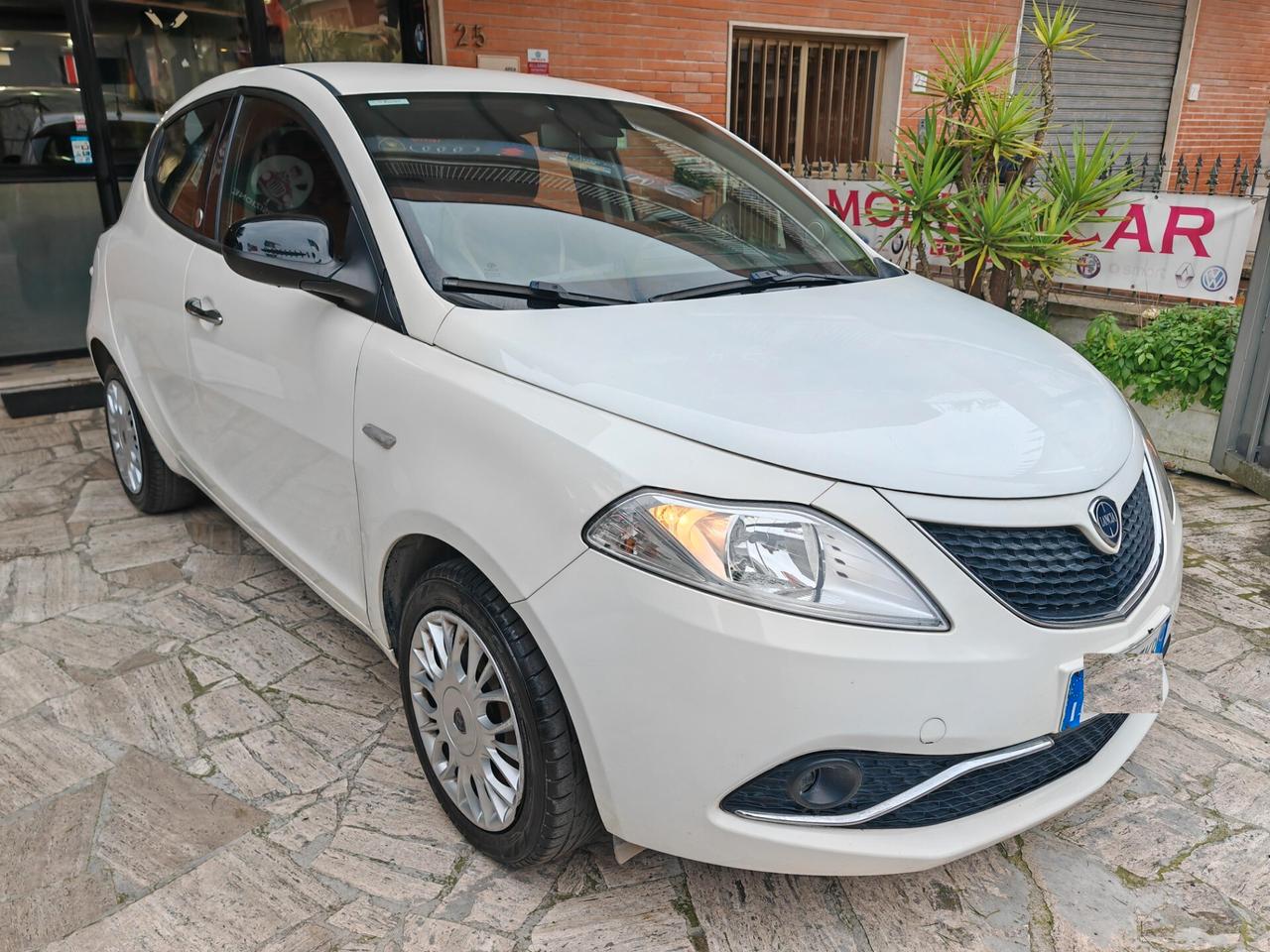 Lancia Ypsilon 1.2 69 CV 5 porte GPL Ecochic Silver OK NEOPATENTATI