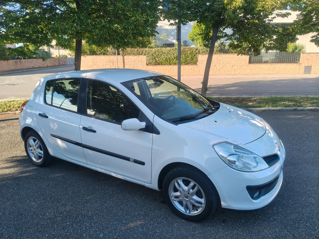 Renault Clio 1.6 5 porte SOLAMENTE 61.000 KM