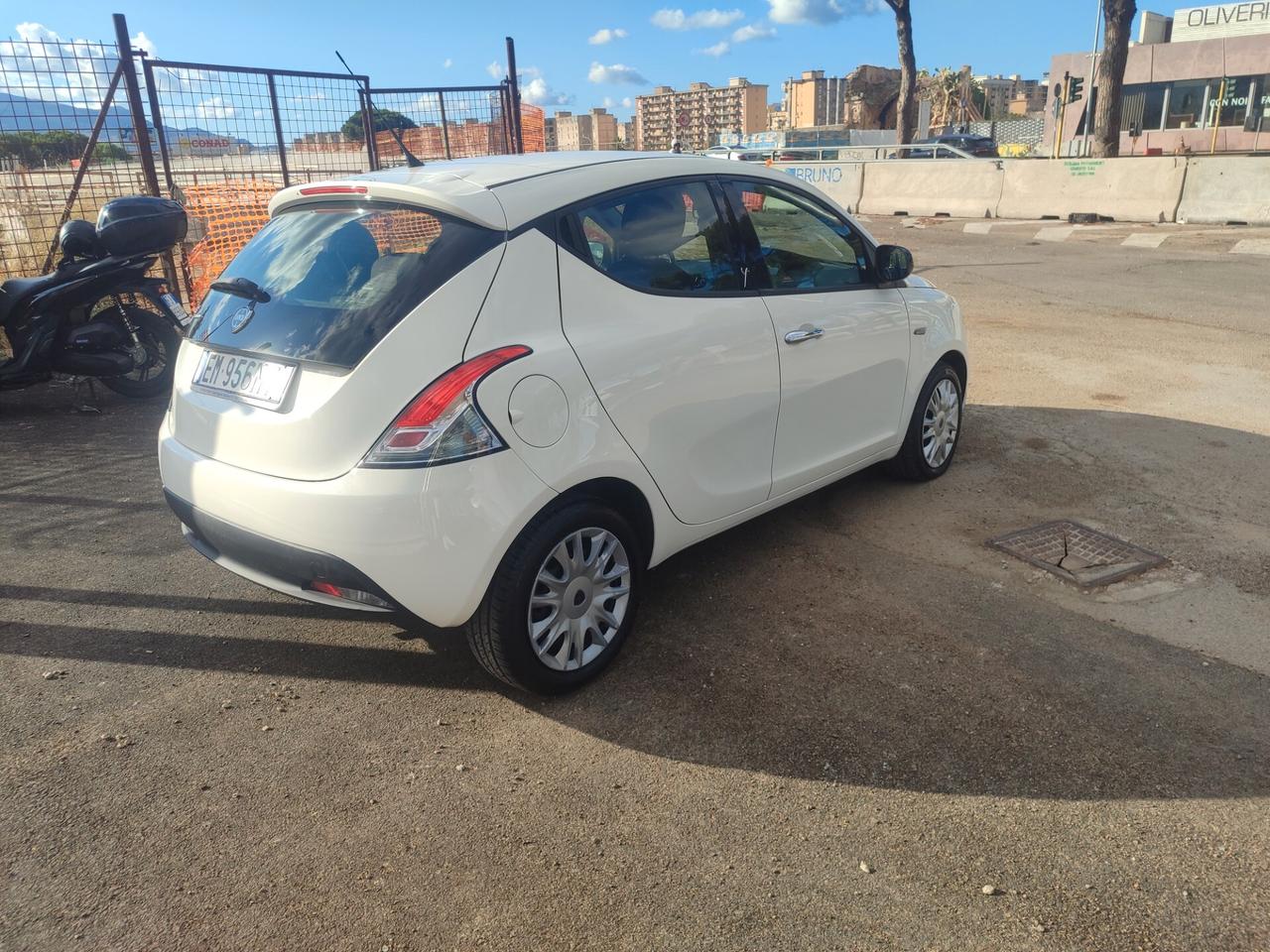 Lancia Ypsilon 1.2 69 CV 5 porte S&S Gold