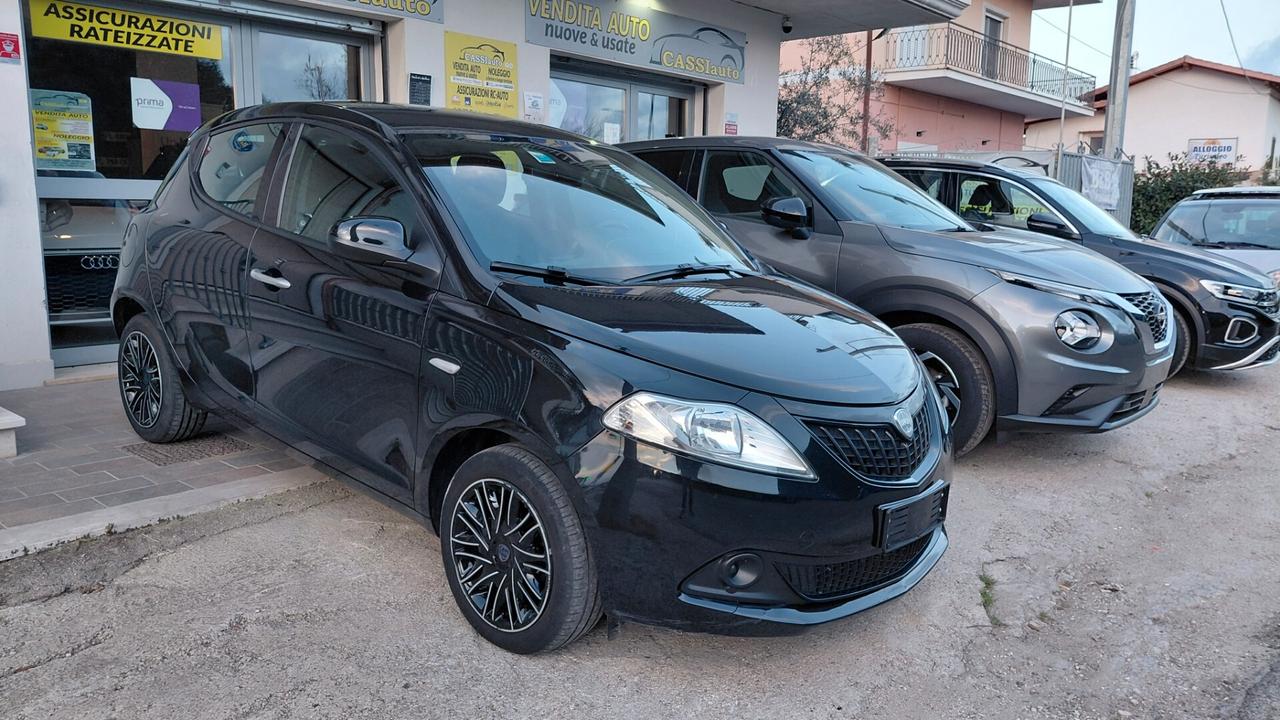 Lancia Ypsilon 1.0 FireFly 5 porte S&S Hybrid Silver Plus