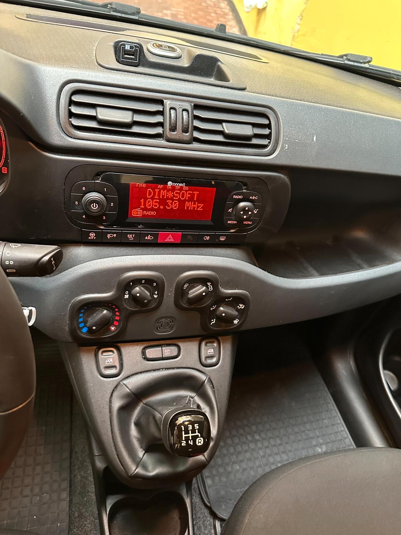 Fiat Panda 1.2 Lounge EURO 6 UCONNECT 60.000 KM