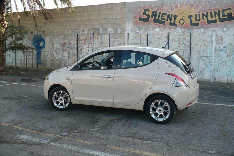 Lancia Ypsilon 1.2 69 CV 5 porte Silver
