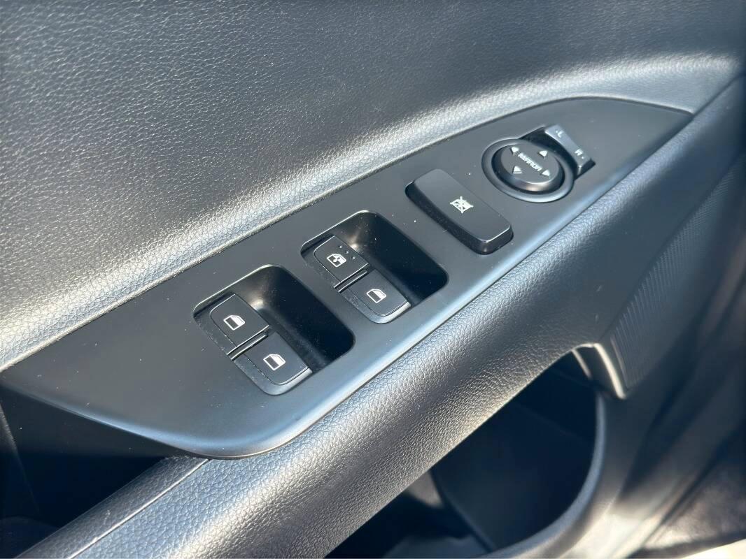 Kia STONIC . ACTIVE BUSINESS CON TELECAMERA E CARPLAY