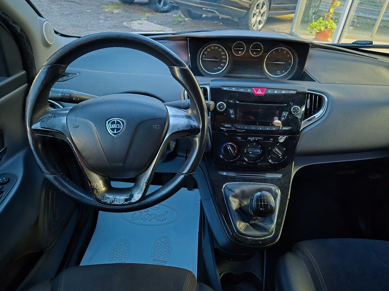 Lancia Ypsilon 1.2 69 CV 5 porte GPL Ecochic Silver