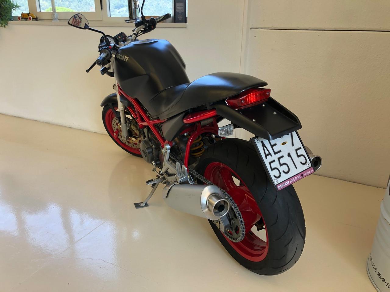 Ducati Monster 600 Dark telaio rosso