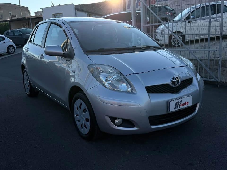 Toyota Yaris 1.0 5 porte Sol