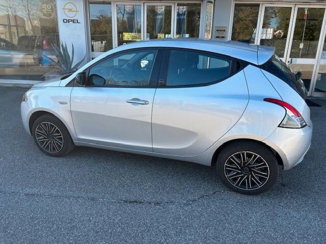 Lancia Ypsilon 1.0 FireFly 5 porte S&S Hybrid Ecochic Silver