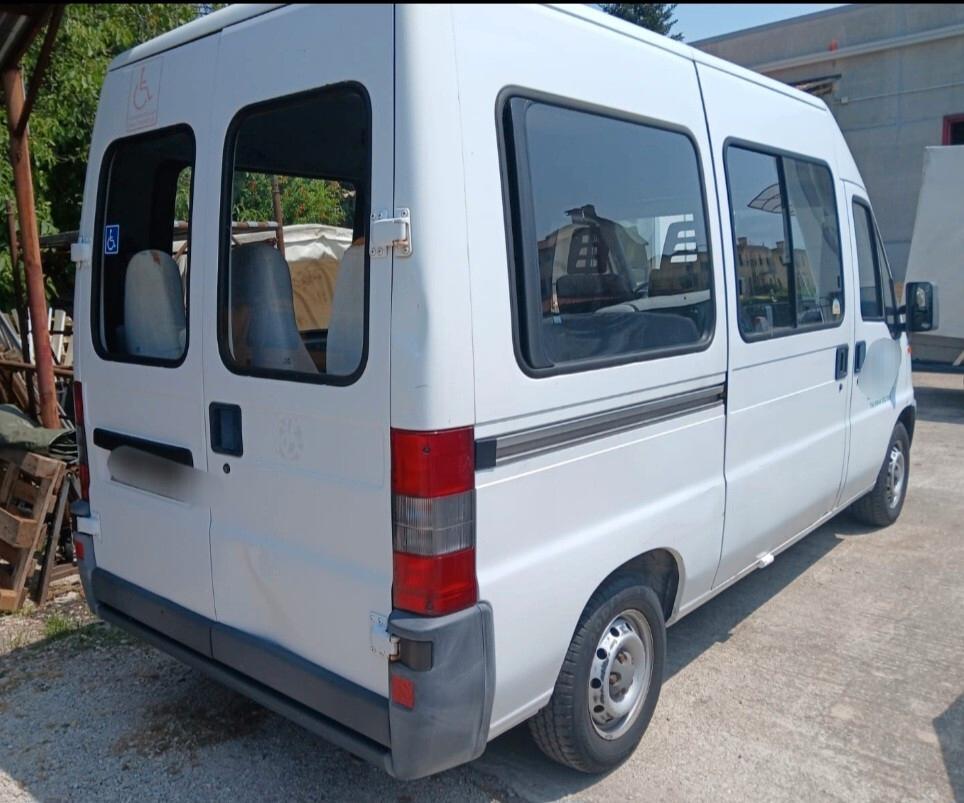 Fiat Ducato con pedana