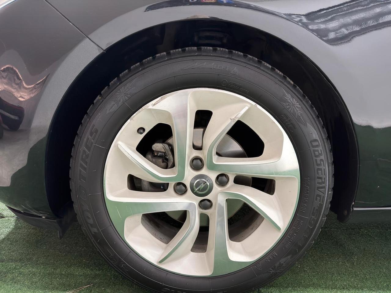 Opel Adam 1.2 70 CV White-Black Link