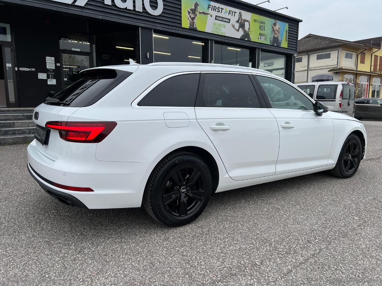 AUDI A4 Avant 30 TDI S tronic Business