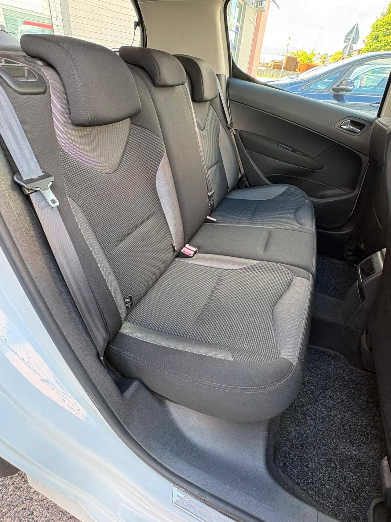 Peugeot 308 1.6 HDi 110CV 5p. Premium (6 Marce)