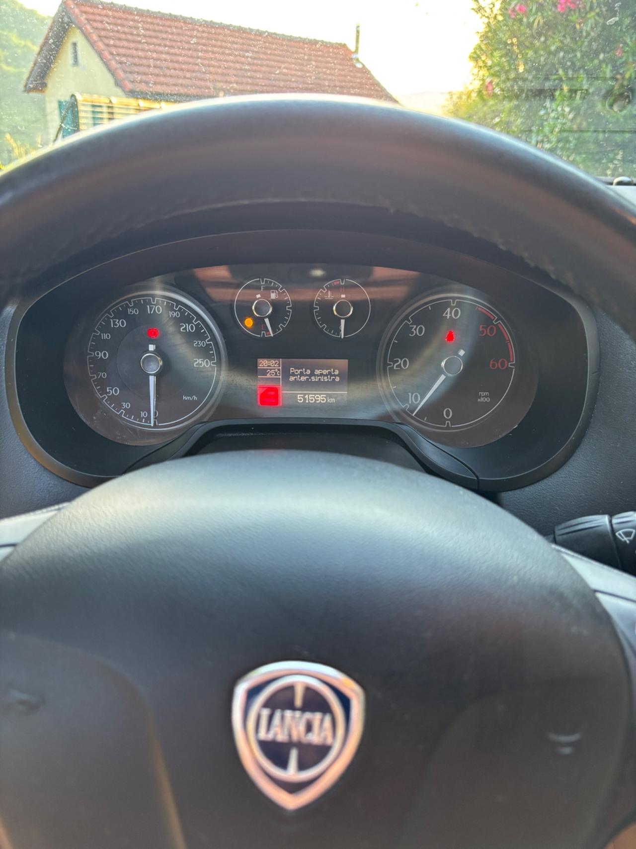 Lancia Delta 1.6 MJT DPF 105 CV Silver