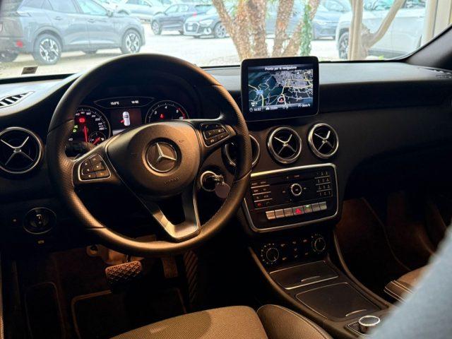 MERCEDES-BENZ A 200 d Automatic Premium
