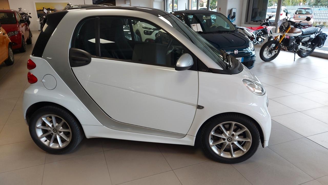 Smart ForTwo 1000 52 kW MHD coupé passion