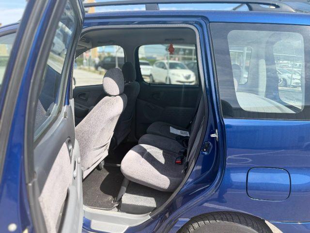 TOYOTA Yaris Verso 1.3i 16V cat Sol