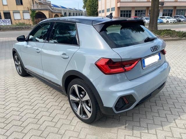Audi A1 Citycarver 1.0 Identity Contrast 110cv s-tronic Occasione!