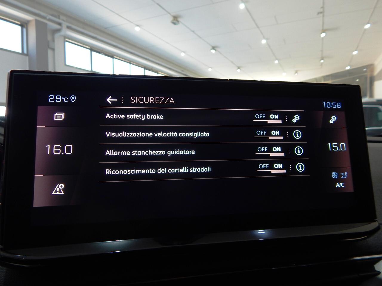 Peugeot 3008 1.5 bluehdi GT Pack EAT8 TETTO-NAVI-PELLE-PARK-LED