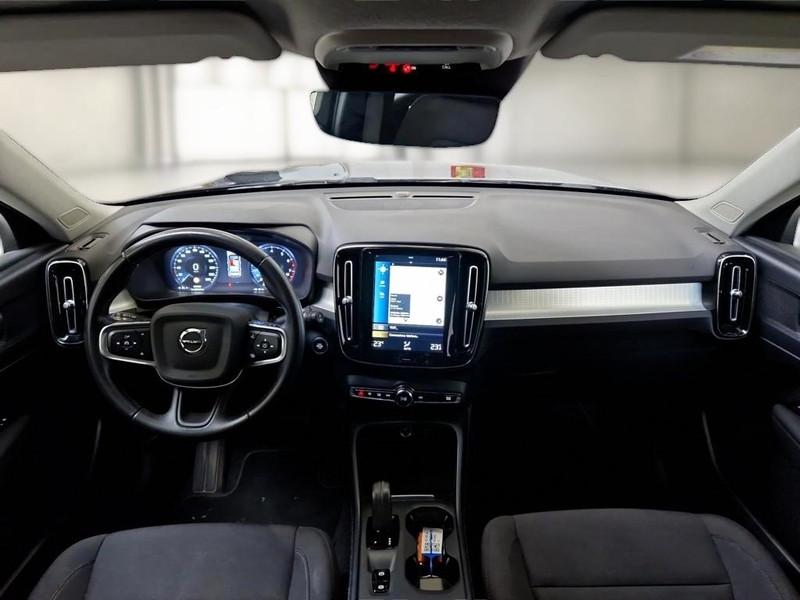 VOLVO XC40 T3 automatico Momentum Pro