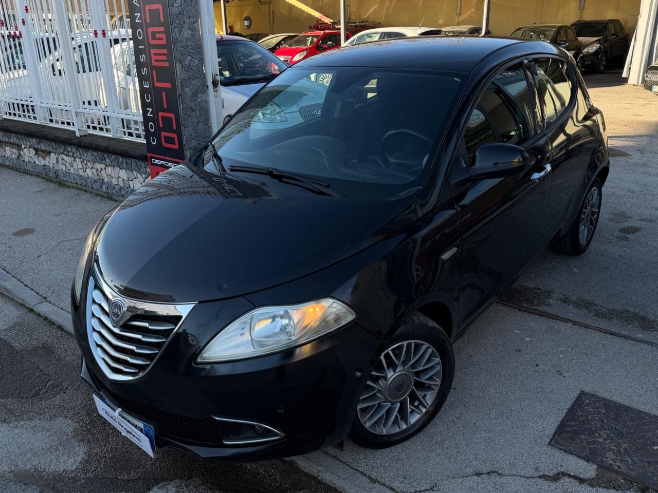 Lancia Ypsilon 0.9 TwinAir 85 CV 5 porte S&S Silver