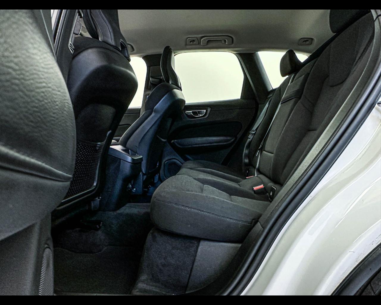 VOLVO XC60 B4 (d) AWD Geartronic Momentum Pro