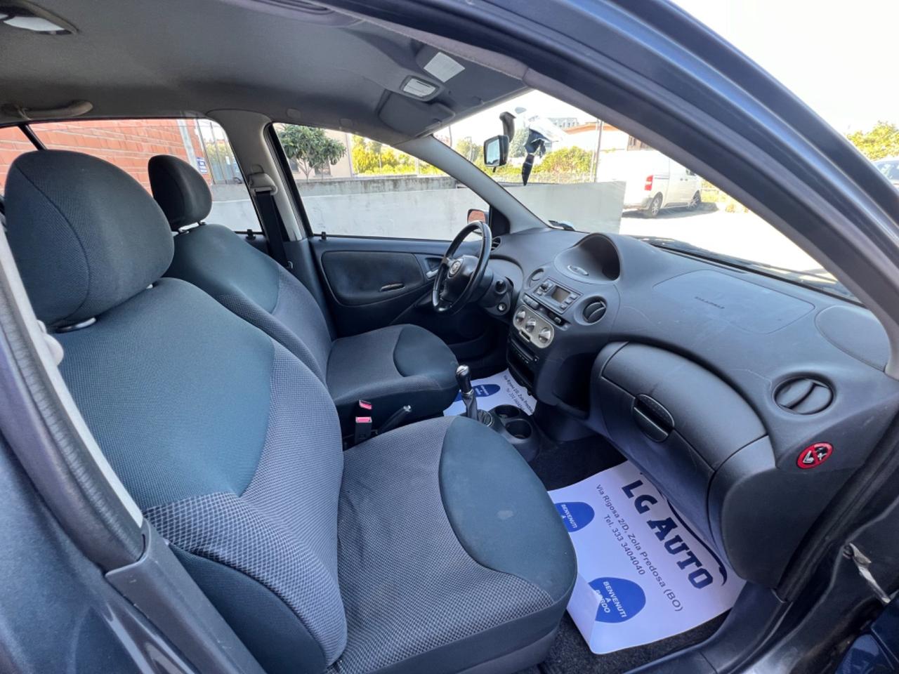 Toyota Yaris 1.3i 16V cat 5 porte Sol