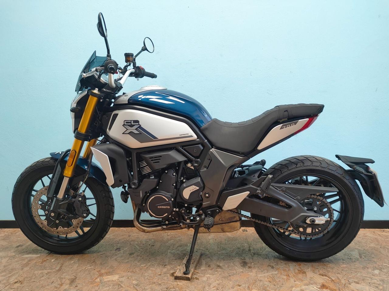 Cf Moto 700CL-X: una scrambler INCONFONDIBILE