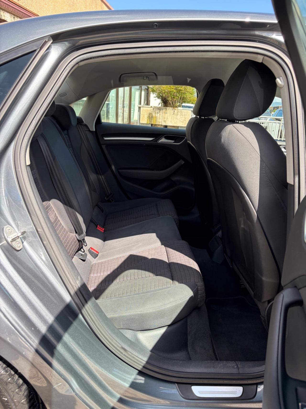 Audi A3 Sedan 2.0 TDI clean diesel Ambition