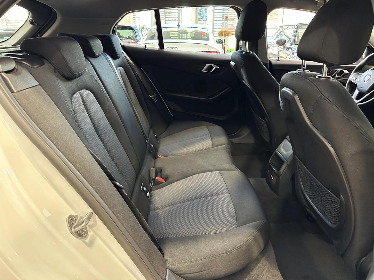 BMW 118 i Advantage - LED - 17"