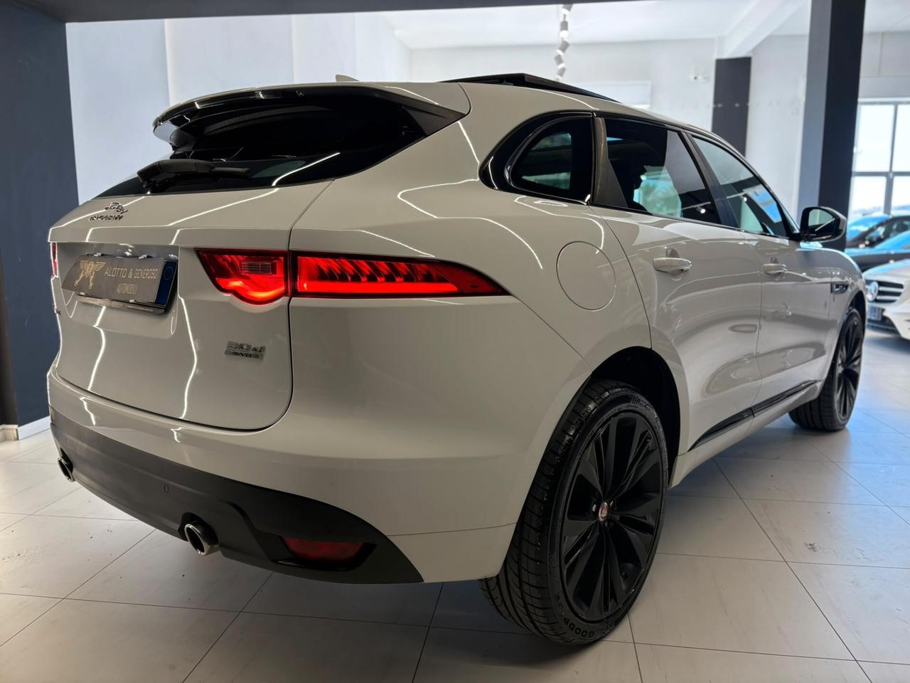 Jaguar F-Pace 3.0 D 300 CV AWD R-Sport