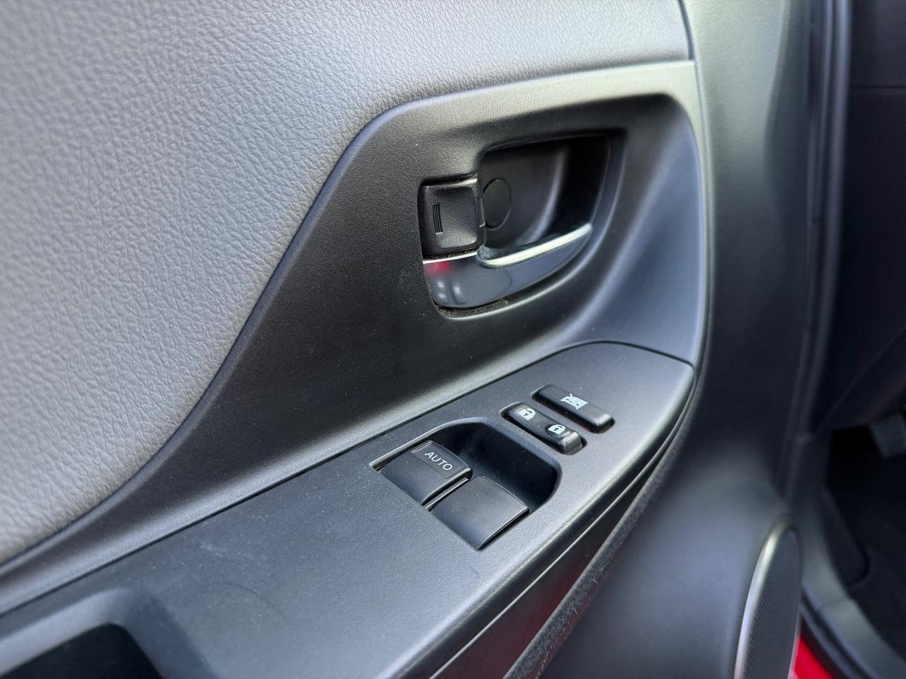 Toyota Yaris 1.0 5PORTE Lounge 2015 EURO6