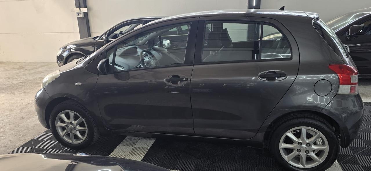 Toyota Yaris 1.0 BENZINA 95CV 5 porte Sol 2010