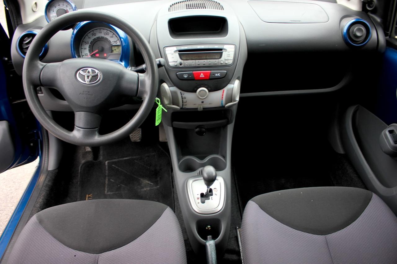 Toyota Aygo 1.0 AUTOMATICA 68 CV 5 PORTE TAGLIANDATA GARANZIA 12 MESI NEOPAT OK