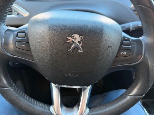 Peugeot 208 1.2 VTi 82 CV 5 porte Allure ok Neop anno 10/2012