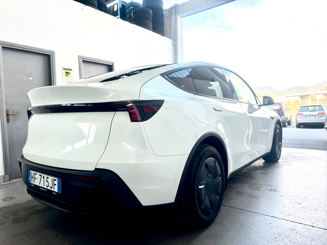 Tesla Model Y RWD Standard