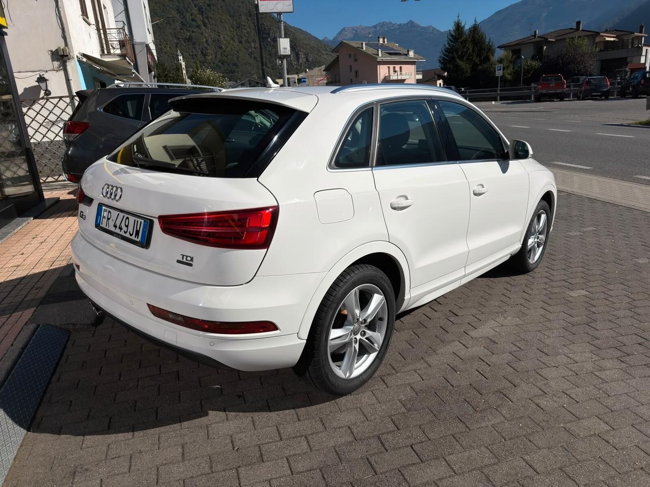 Audi Q3 S-line 4x4 2.0cc 150Cv Automatica