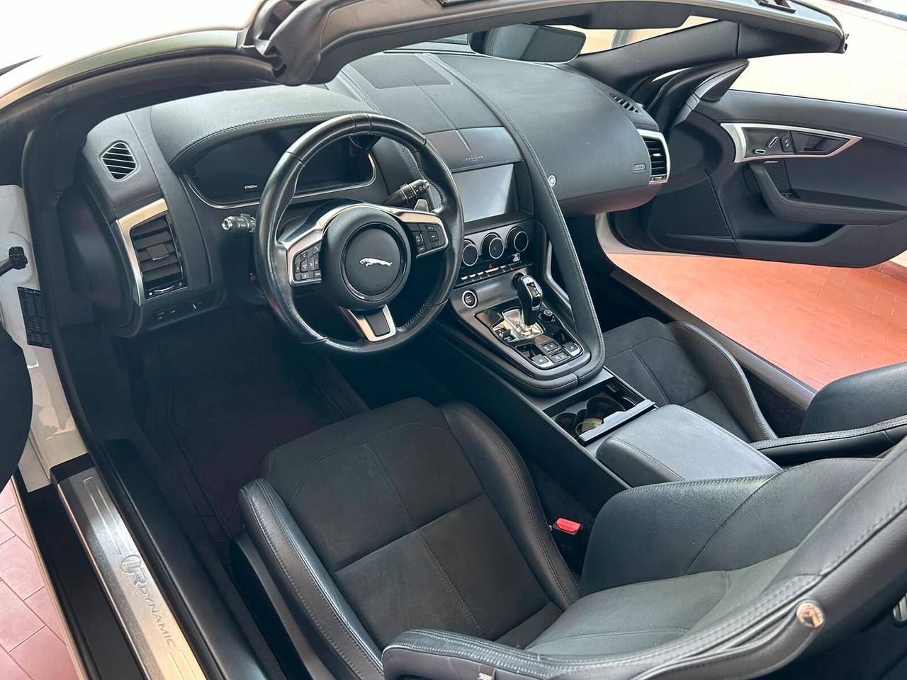 Jaguar F-Type 2.0 aut. Convertibile R-Dynamic 2021