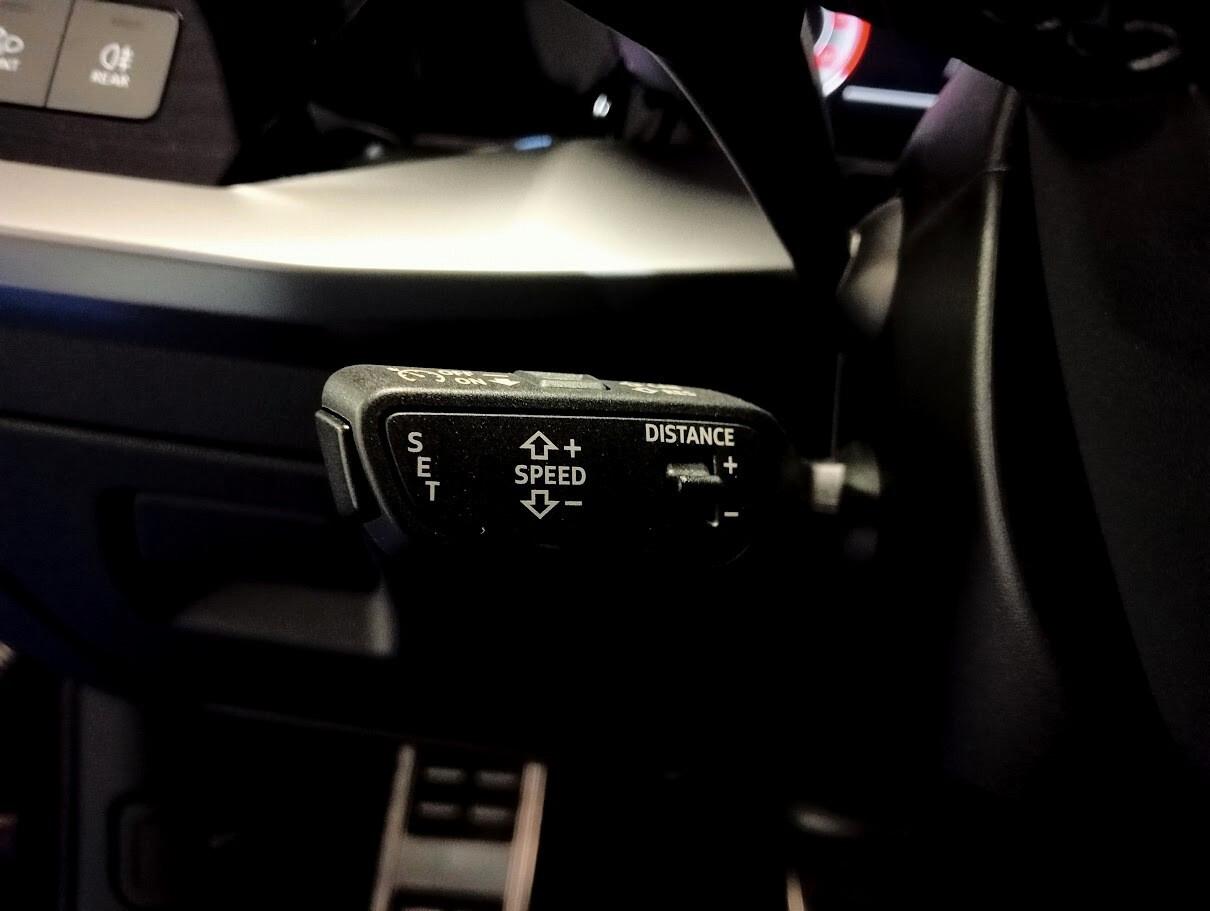 Audi A3 2.0 TDI SLINE EXCLUSIVE IDENTITY BLACK 19" MATRIX