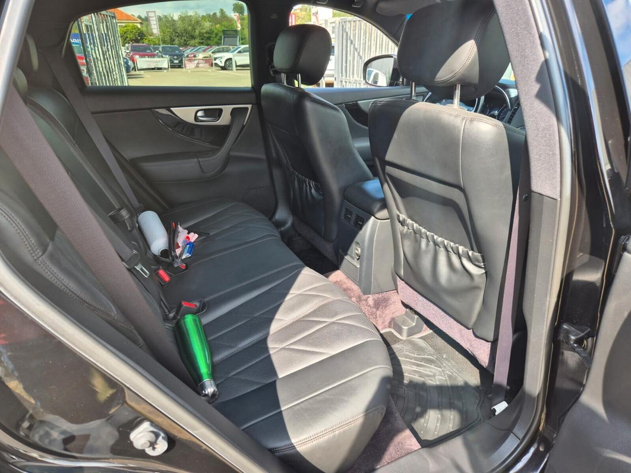 Infiniti QX70 3.0 diesel V6 AT Ultimate